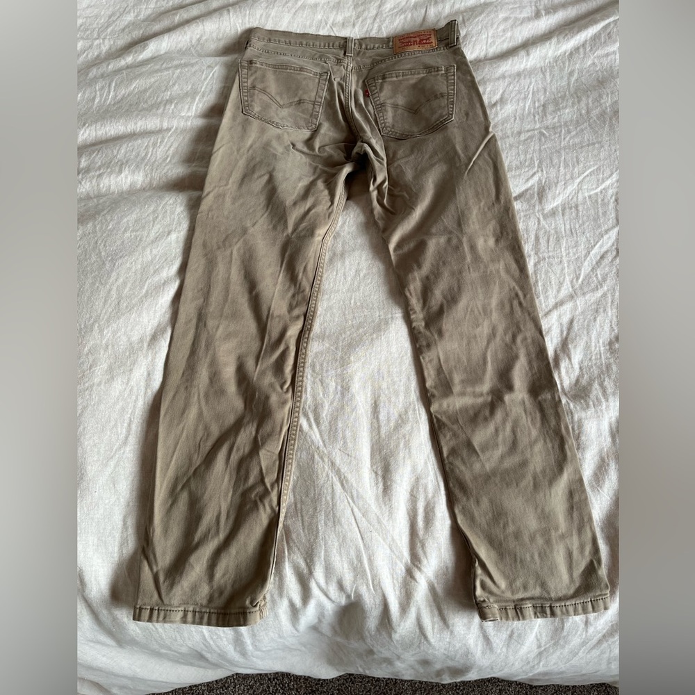 Levi khakis 32 x 32